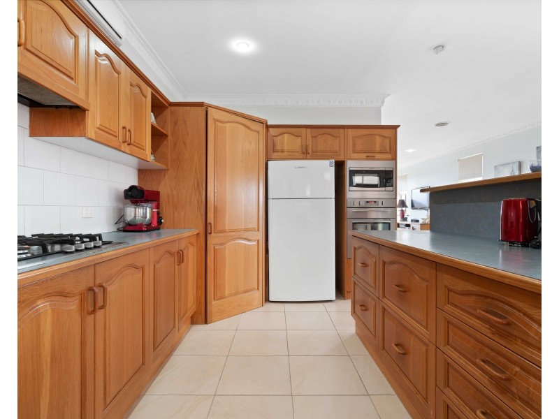 5 Freebairn Drive, Hallett Cove SA 5158