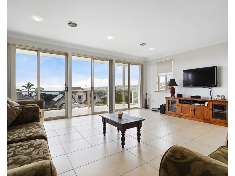 5 Freebairn Drive, Hallett Cove SA 5158