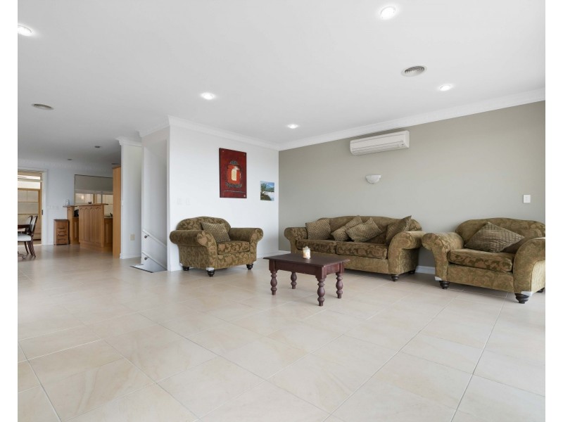 5 Freebairn Drive, Hallett Cove SA 5158