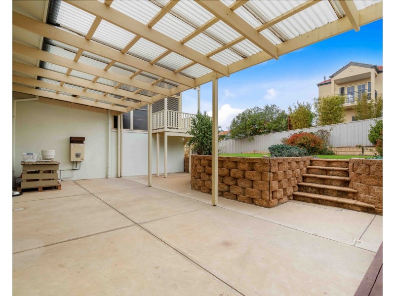 5 Freebairn Drive, Hallett Cove SA 5158