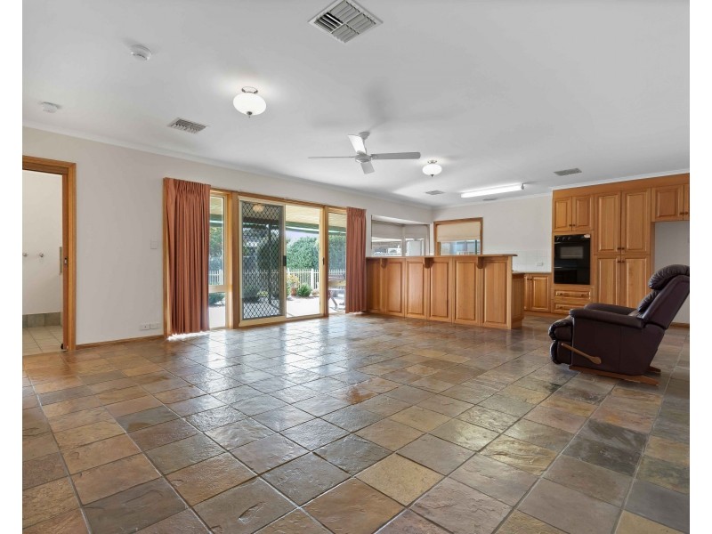 39 Gardenia Crescent, Morphett Vale SA 5162
