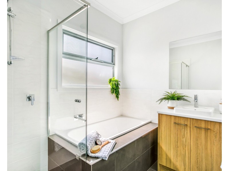 4 Woodfield Avenue, Warradale SA 5046