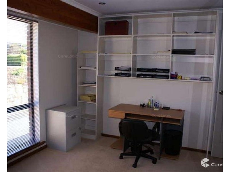 4 Neeangara Crescent, Hallett Cove SA 5158