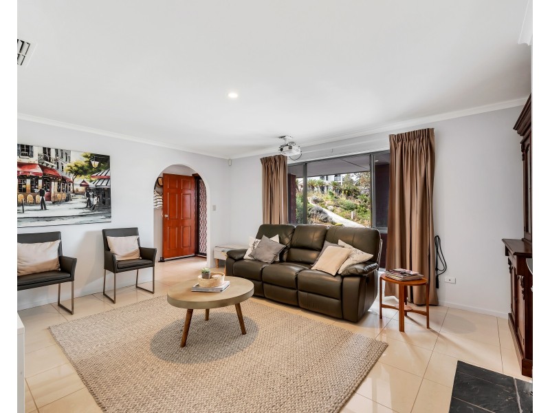 14 Sandpiper Terrace, Hallett Cove SA 5158