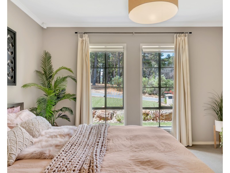 39 Pine Drive, Aberfoyle Park SA 5159