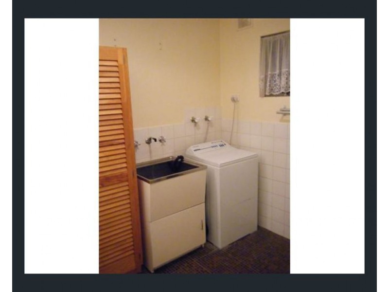 2/4  Eton Road, Keswick SA 5035