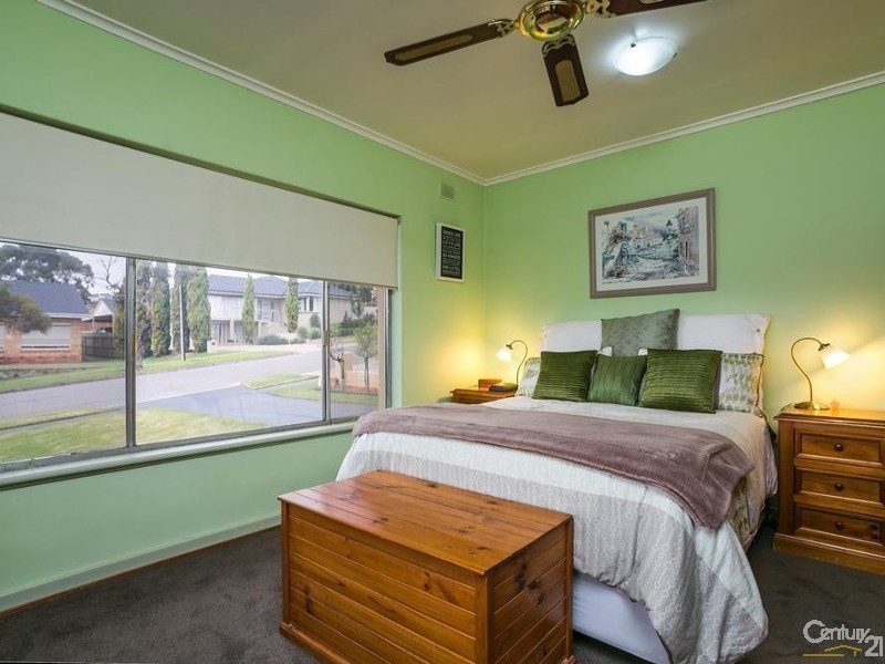 2 Cleve Street, Seaview Downs SA 5049