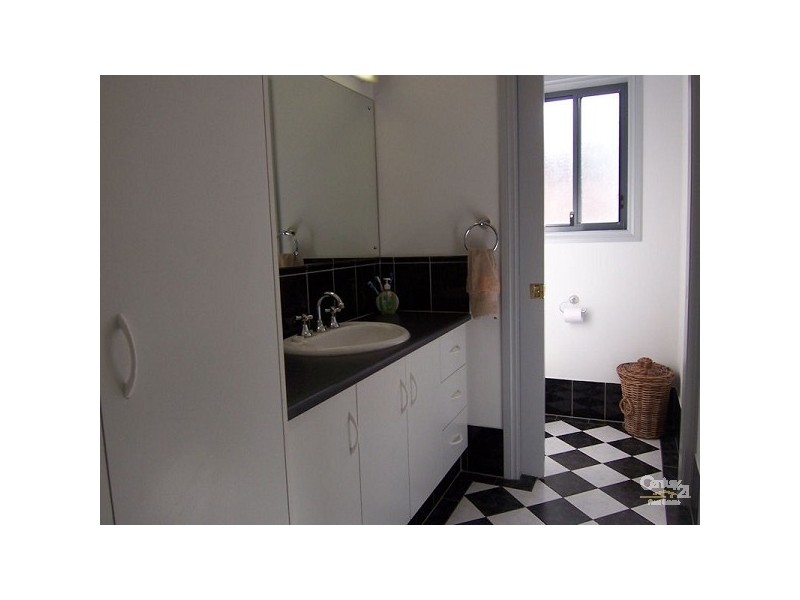 28 Tobin Crescent, Woodcroft SA 5162