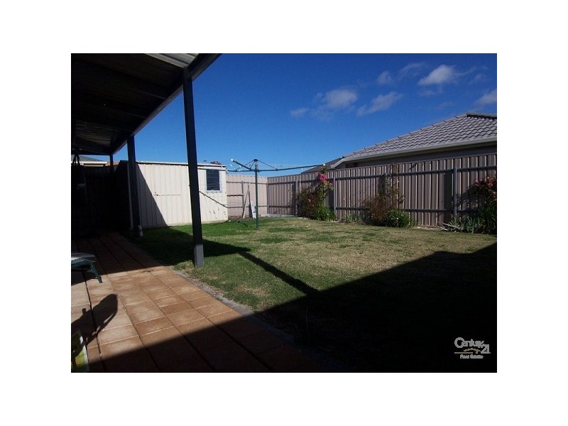 28 Tobin Crescent, Woodcroft SA 5162
