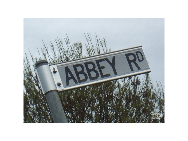 1 Abbey Road, Woodcroft SA 5162