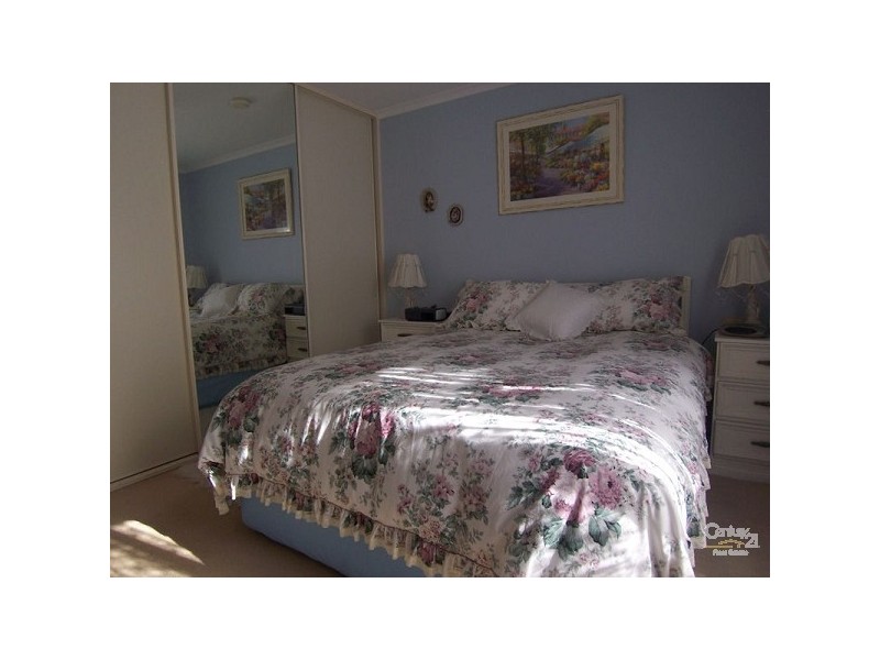 1 Abbey Road, Woodcroft SA 5162