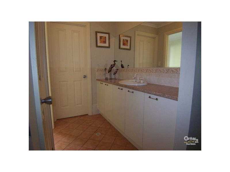 18 Featherstone Drive, Huntfield Heights SA 5163