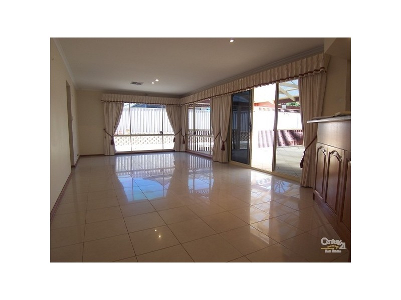 13 Ingleton Drive, Hallett Cove SA 5158