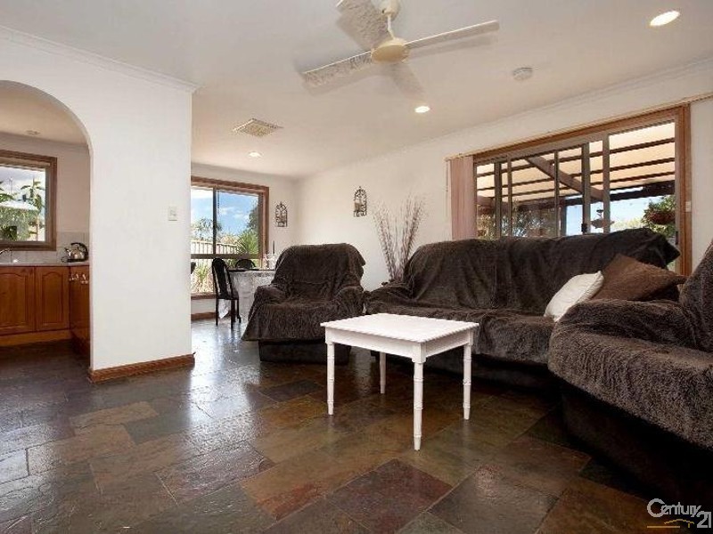 17 Mildara Close, Woodcroft SA 5162