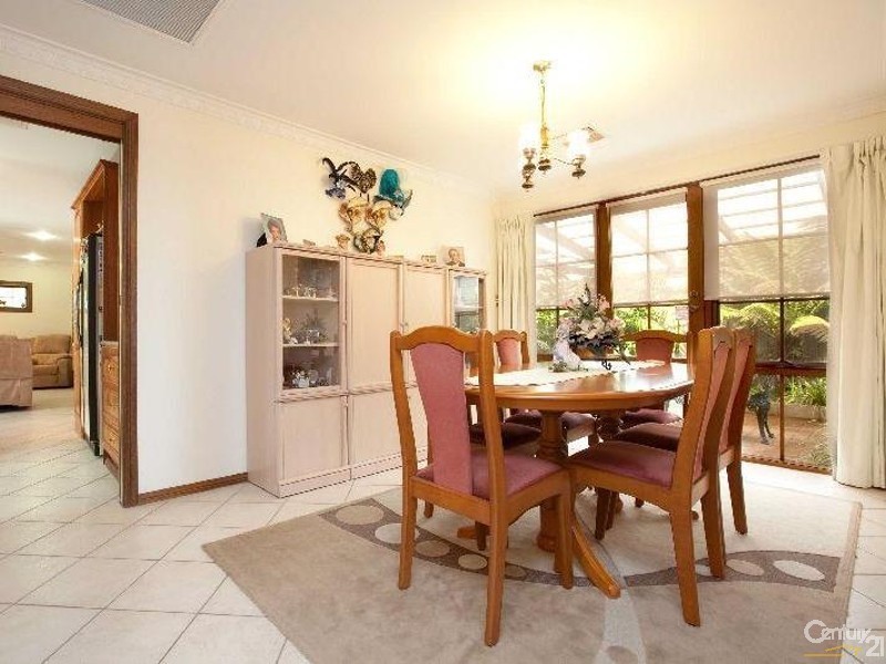 25 Neeangarra Crescent, Hallett Cove SA 5158