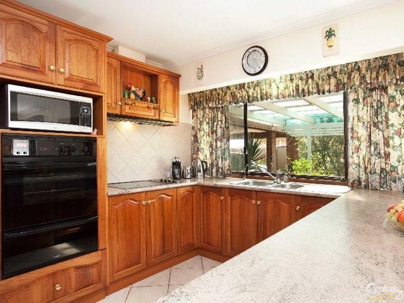 25 Neeangarra Crescent, Hallett Cove SA 5158