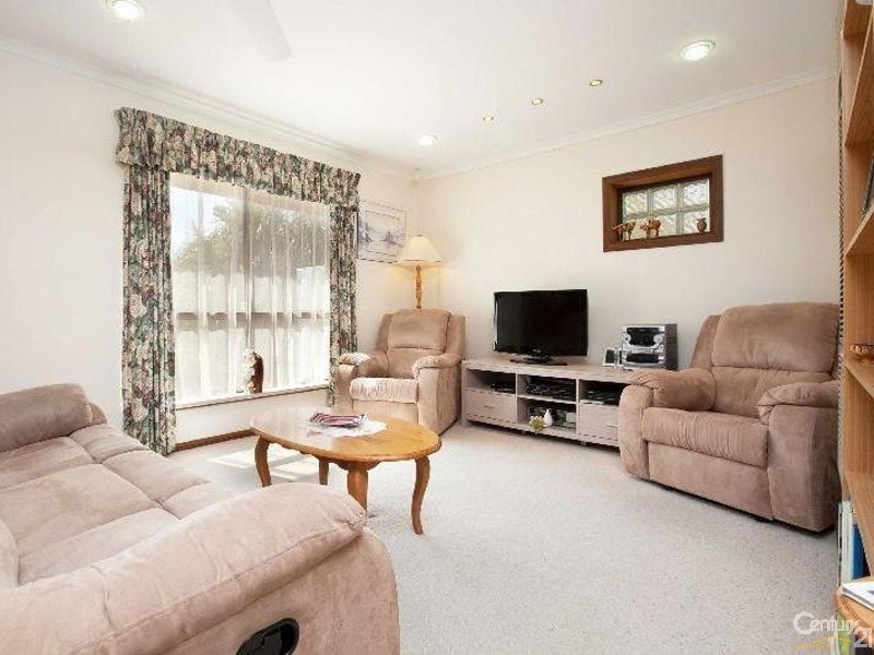 25 Neeangarra Crescent, Hallett Cove SA 5158