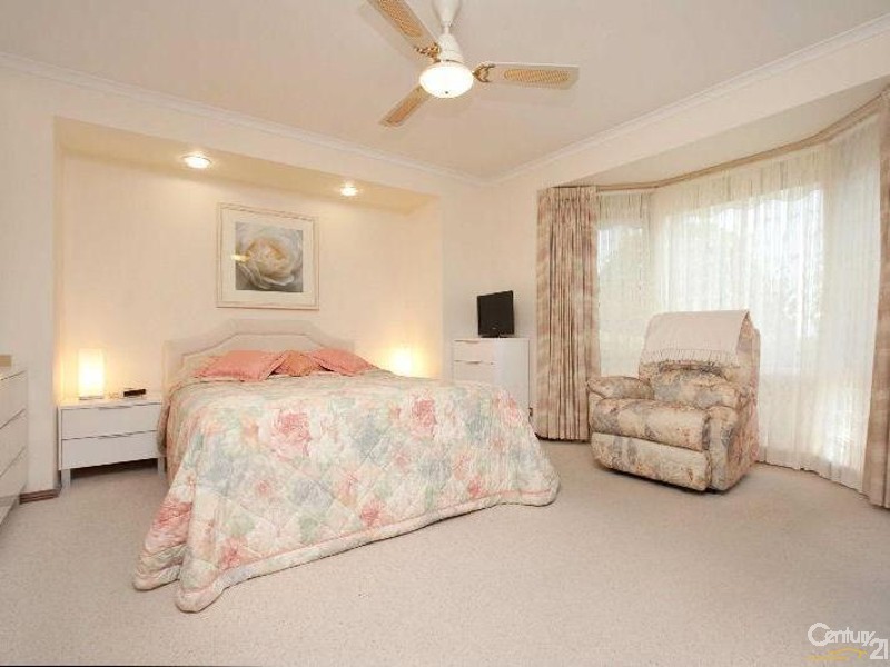 25 Neeangarra Crescent, Hallett Cove SA 5158