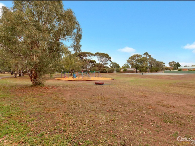 32 Nicolle Drive, Morphett Vale SA 5162