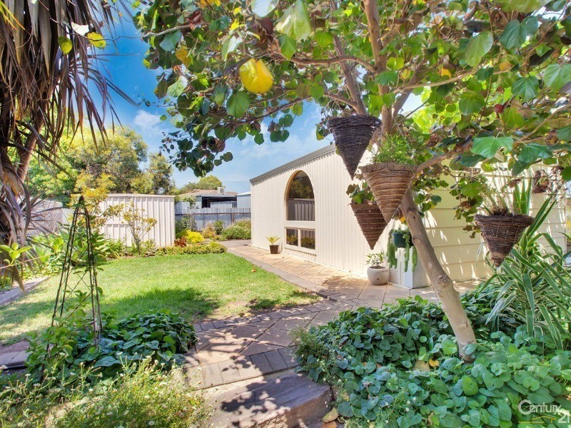 24 Stirling Drive, Morphett Vale SA 5162