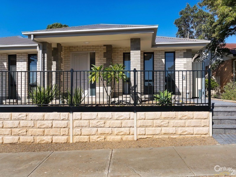 18  Blaise Street, Christie Downs SA 5164