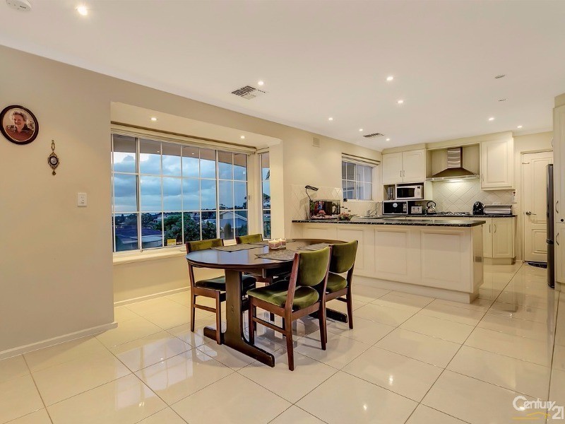 4 Ingomar Court, Hallett Cove SA 5158