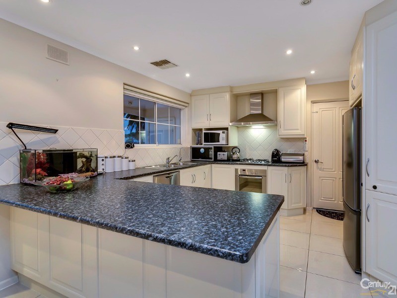 4 Ingomar Court, Hallett Cove SA 5158