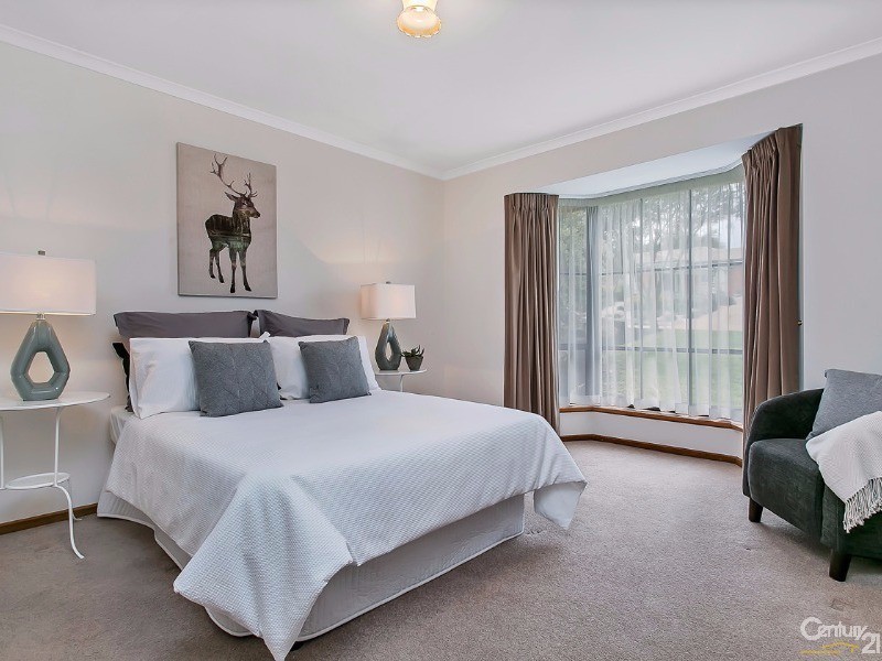 9  Vennachar Drive, Hallett Cove SA 5158