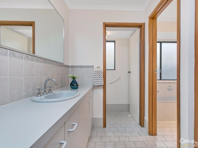 9  Vennachar Drive, Hallett Cove SA 5158
