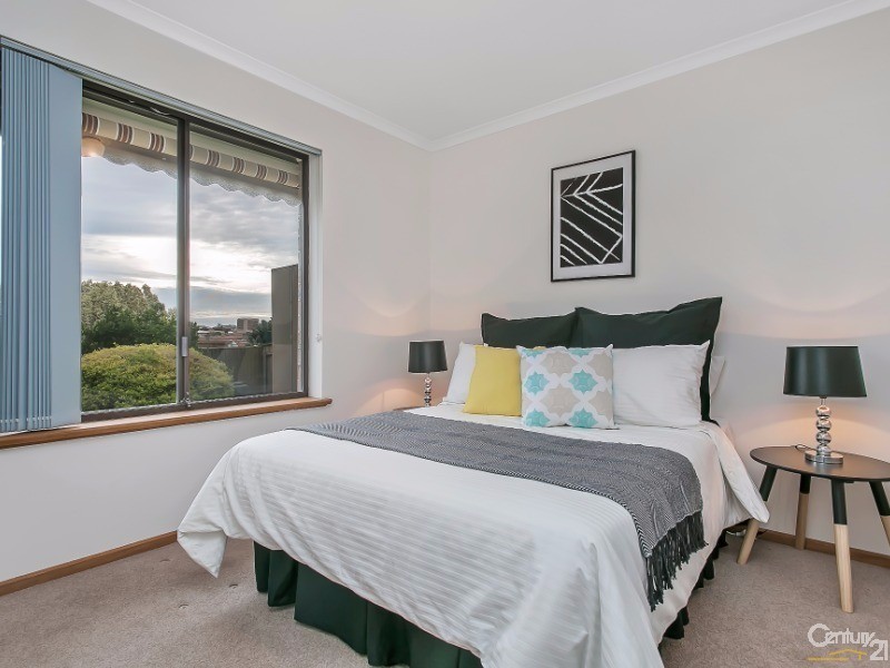9  Vennachar Drive, Hallett Cove SA 5158