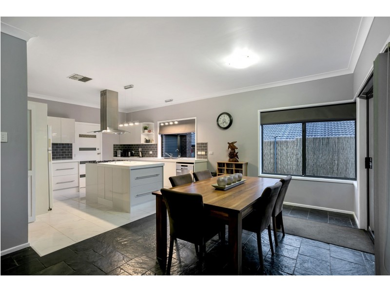 20 Alfonso Drive, Hallett Cove SA 5158