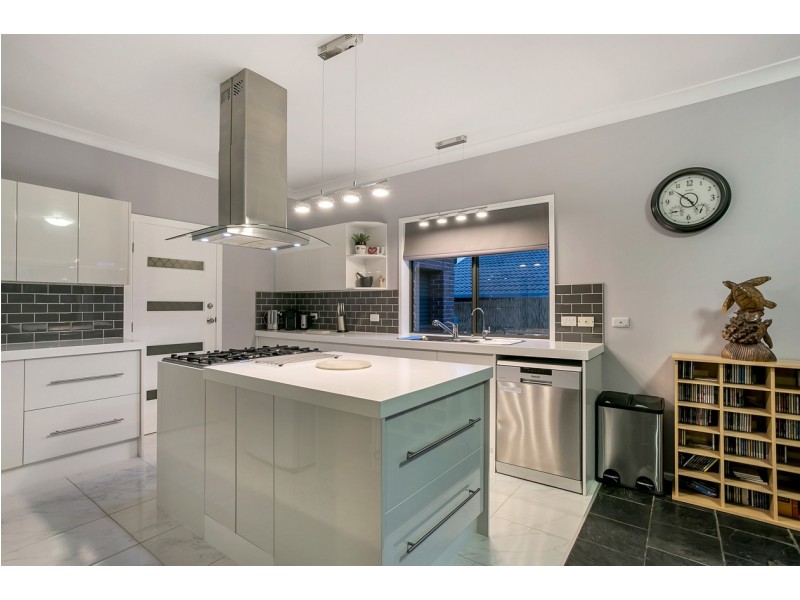 20 Alfonso Drive, Hallett Cove SA 5158