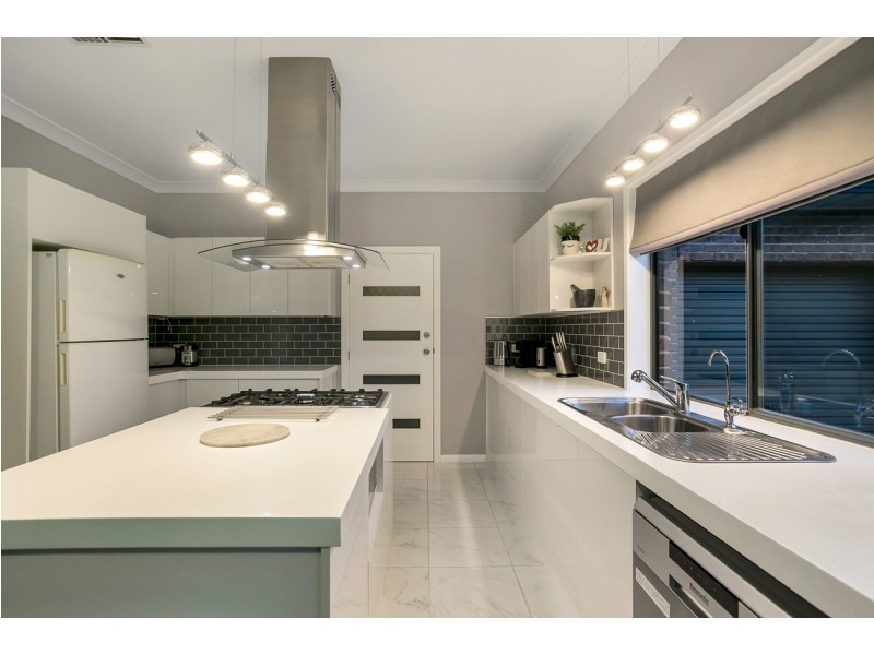 20 Alfonso Drive, Hallett Cove SA 5158