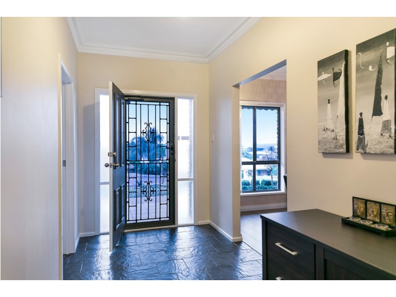 20 Alfonso Drive, Hallett Cove SA 5158