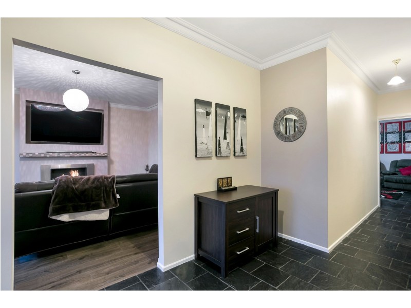 20 Alfonso Drive, Hallett Cove SA 5158