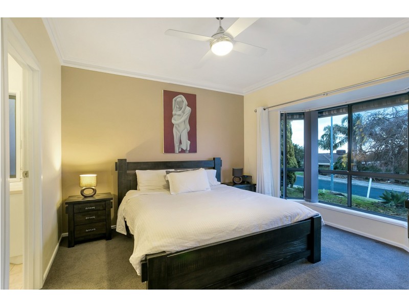 20 Alfonso Drive, Hallett Cove SA 5158