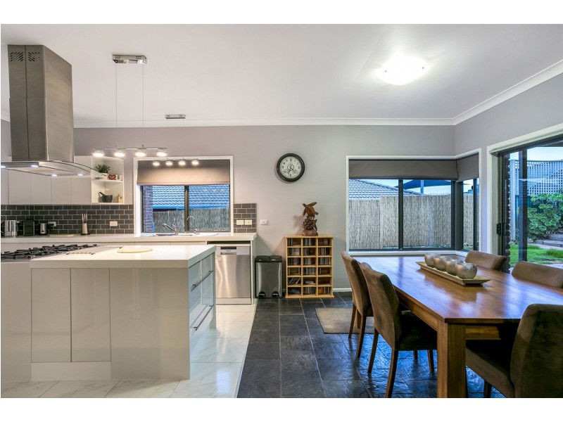 20 Alfonso Drive, Hallett Cove SA 5158