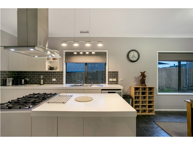 20 Alfonso Drive, Hallett Cove SA 5158