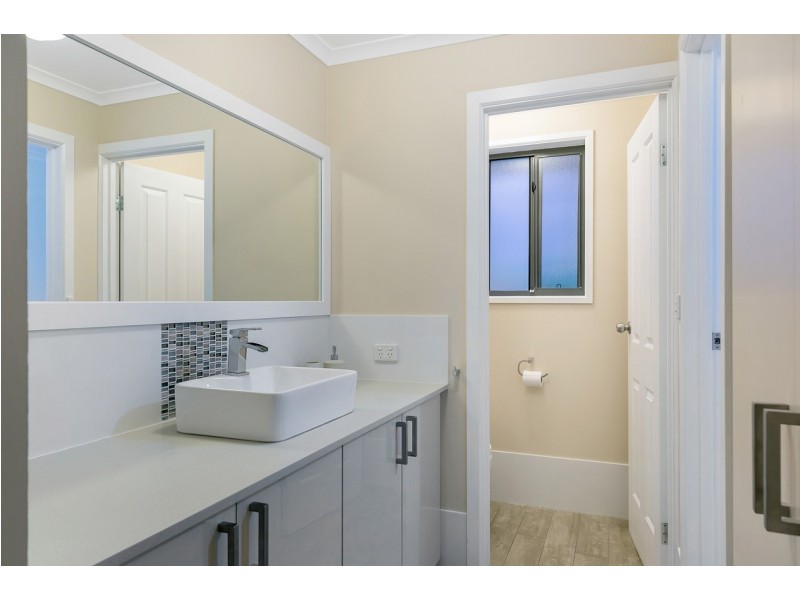 20 Alfonso Drive, Hallett Cove SA 5158