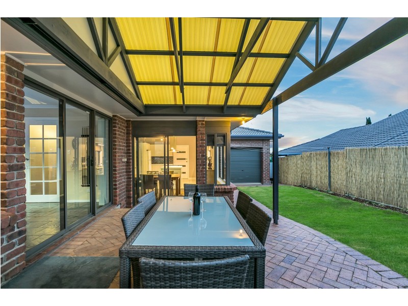 20 Alfonso Drive, Hallett Cove SA 5158