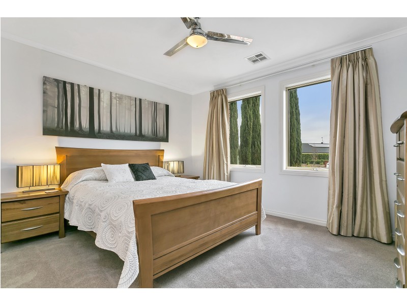 82 Elizabeth Crescent, Hallett Cove SA 5158