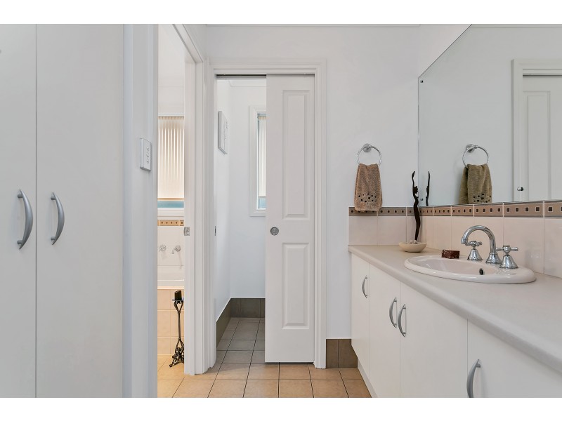 82 Elizabeth Crescent, Hallett Cove SA 5158