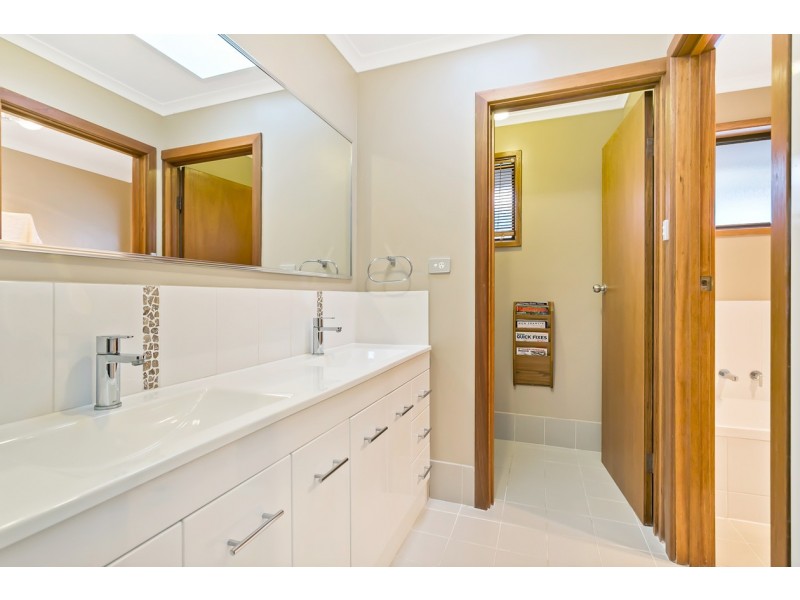 12 Lucretia Way, Hallett Cove SA 5158