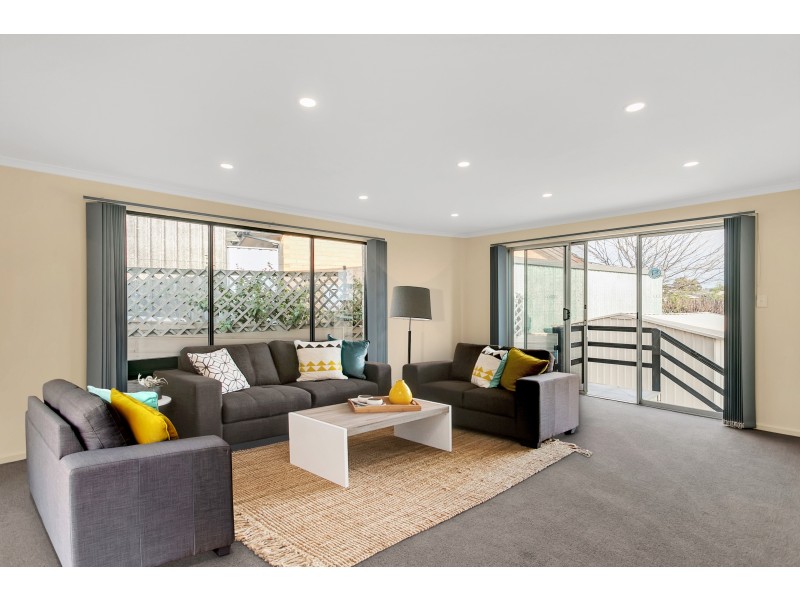 15 Trelawney Crescent, Huntfield Heights SA 5163