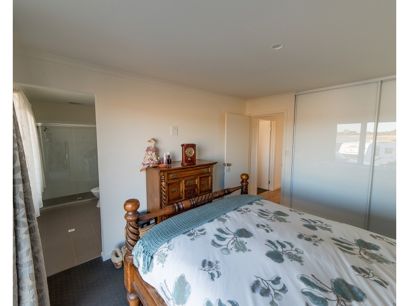 16 Kelsey Rd, Wellington East SA 5259