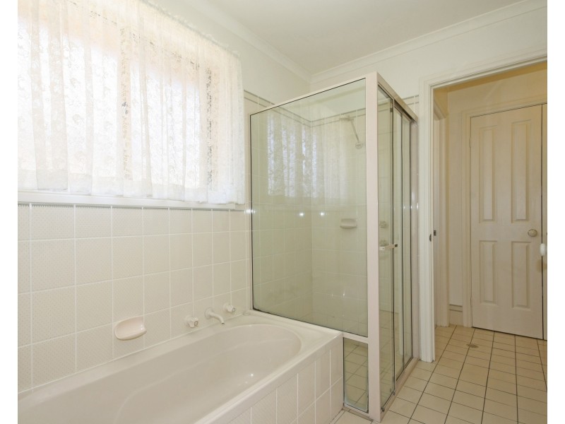 2 Phyllis Court, Trott Park SA 5158