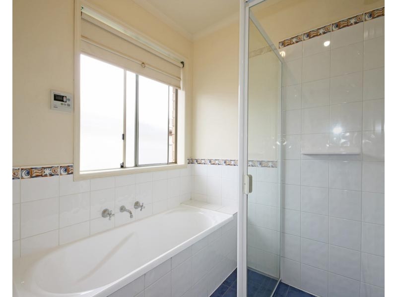 16 Simone Crescent, Morphett Vale SA 5162