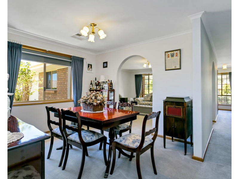 18 Admella Court, Hallett Cove SA 5158