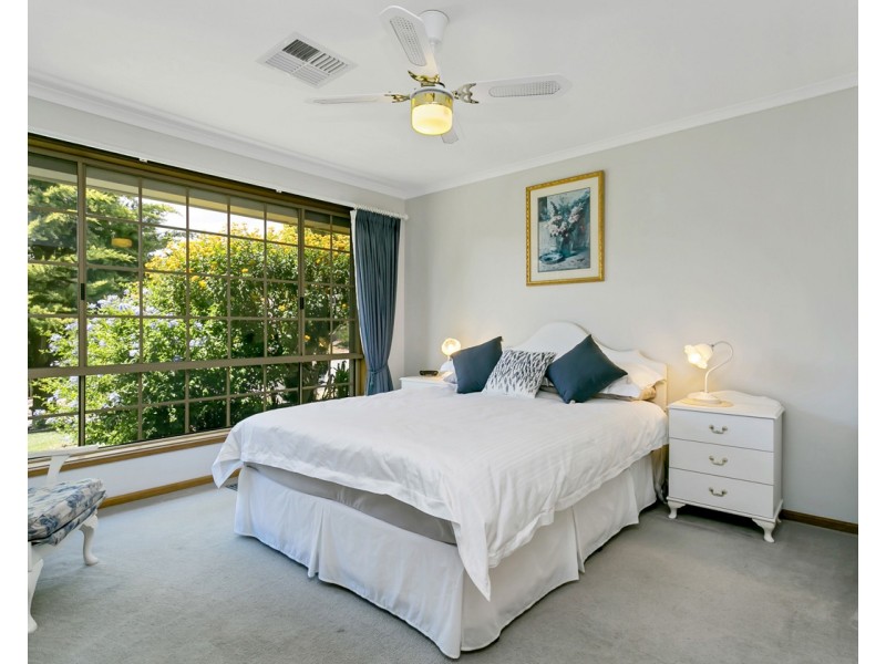 18 Admella Court, Hallett Cove SA 5158