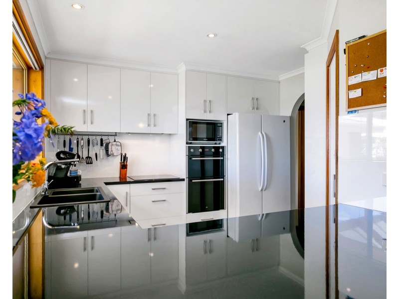 18 Admella Court, Hallett Cove SA 5158